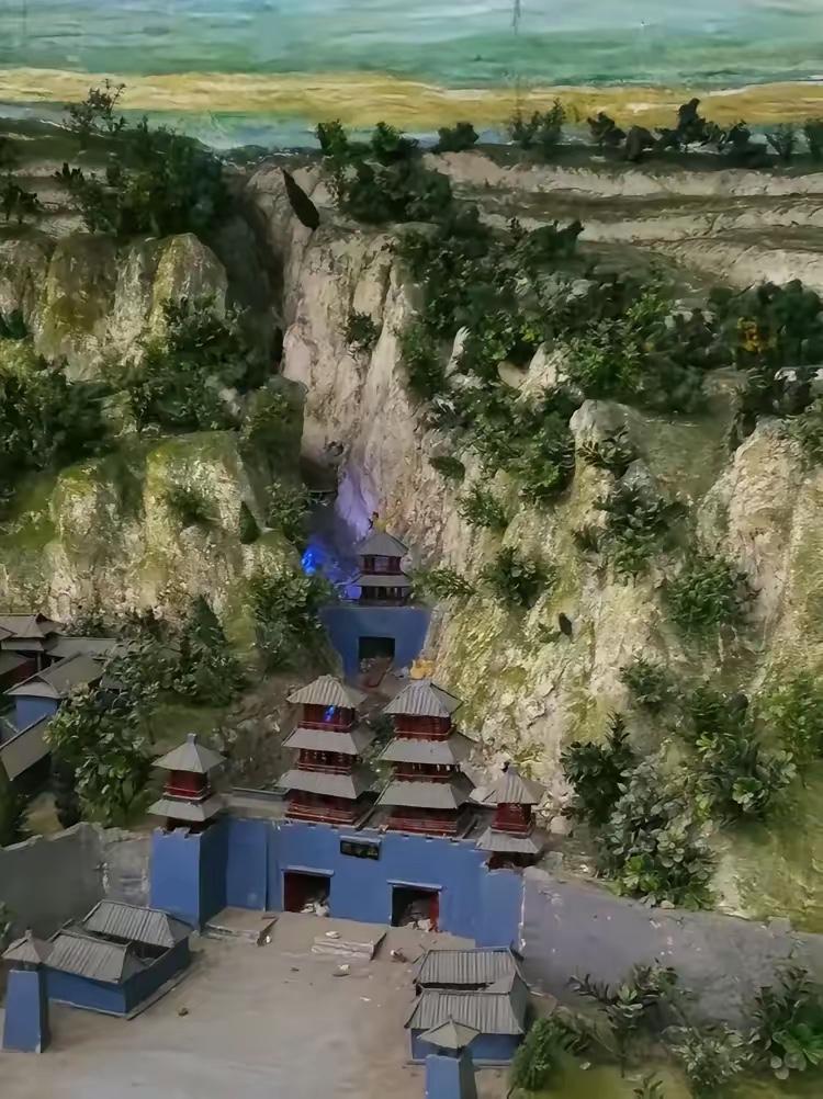 看懂了函谷关的地形图，你就明白六国为何绝望。这根本不是打仗，是地理降维打击。