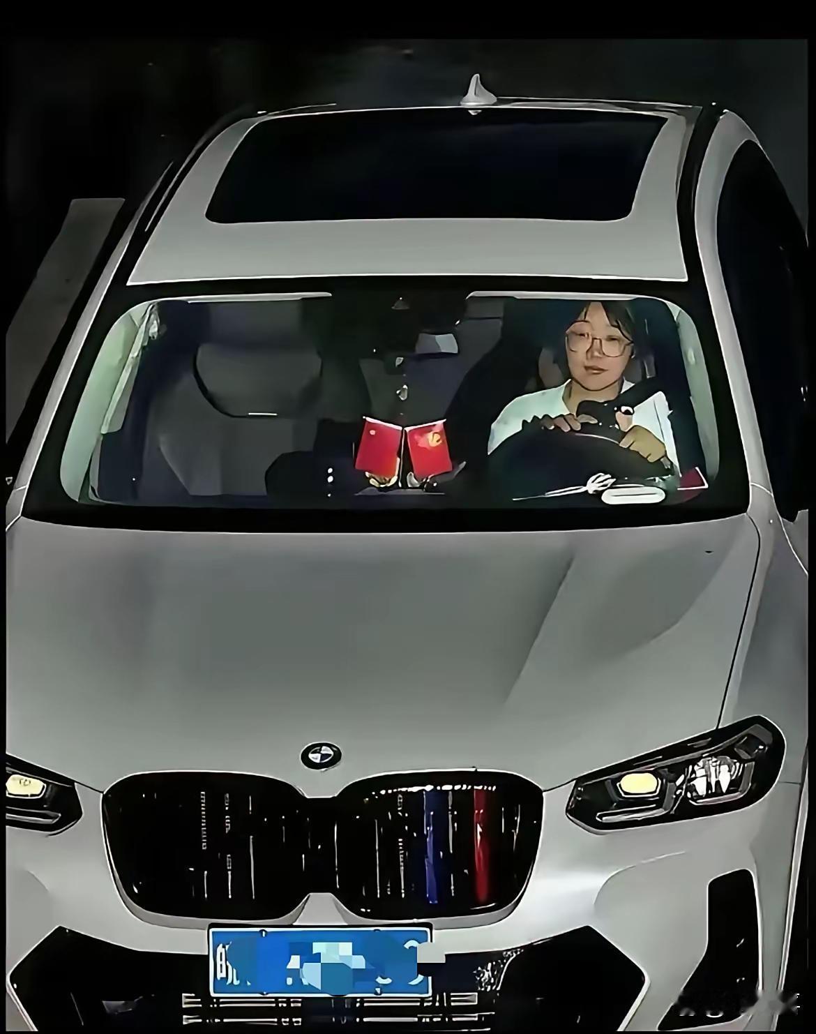 安全带挤了，没玩手机，咱也不知道这分是咋扣的，有知道的吗？