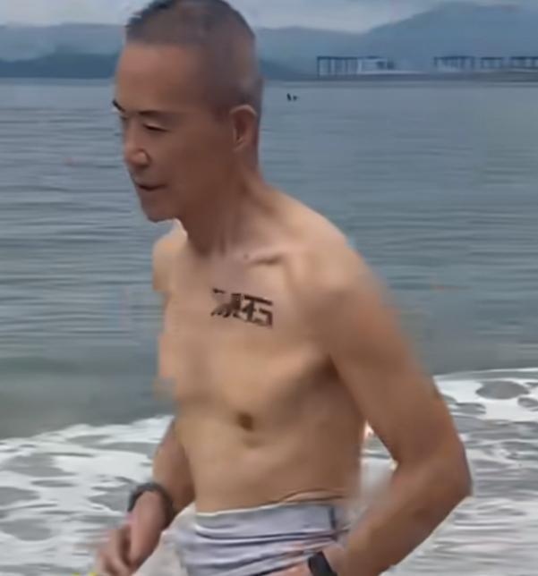 只有我看出心酸感吗？王石都75岁的人了。还好，看上去较之前增了些许肉。近期在