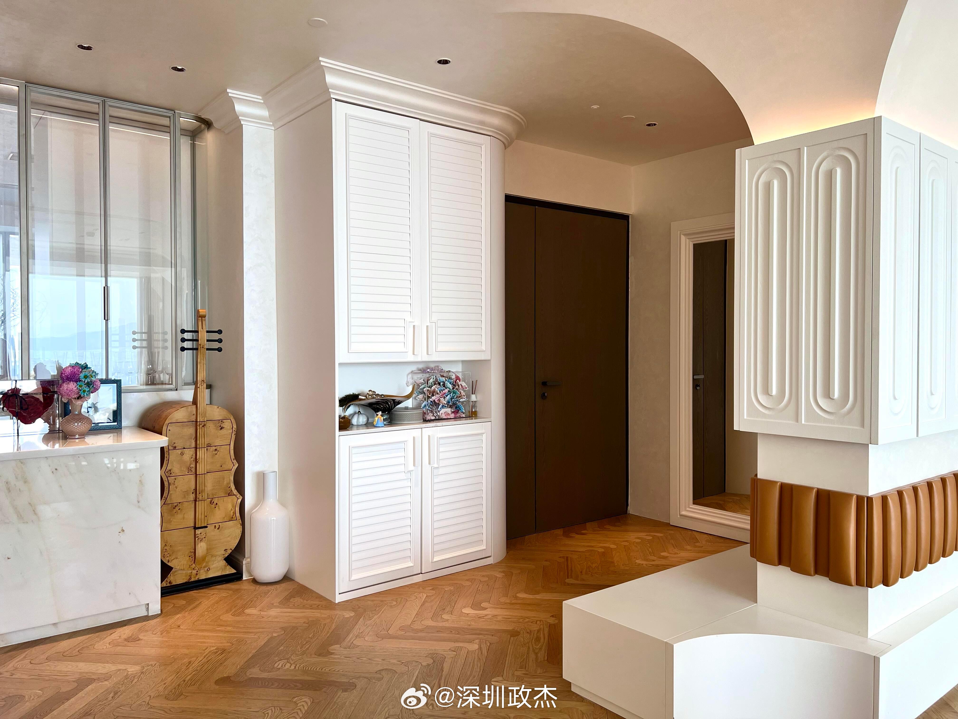 这套房应该是深圳所有女生梦中情房之一。无敌海景之华侨城新玺398平，刚3500万