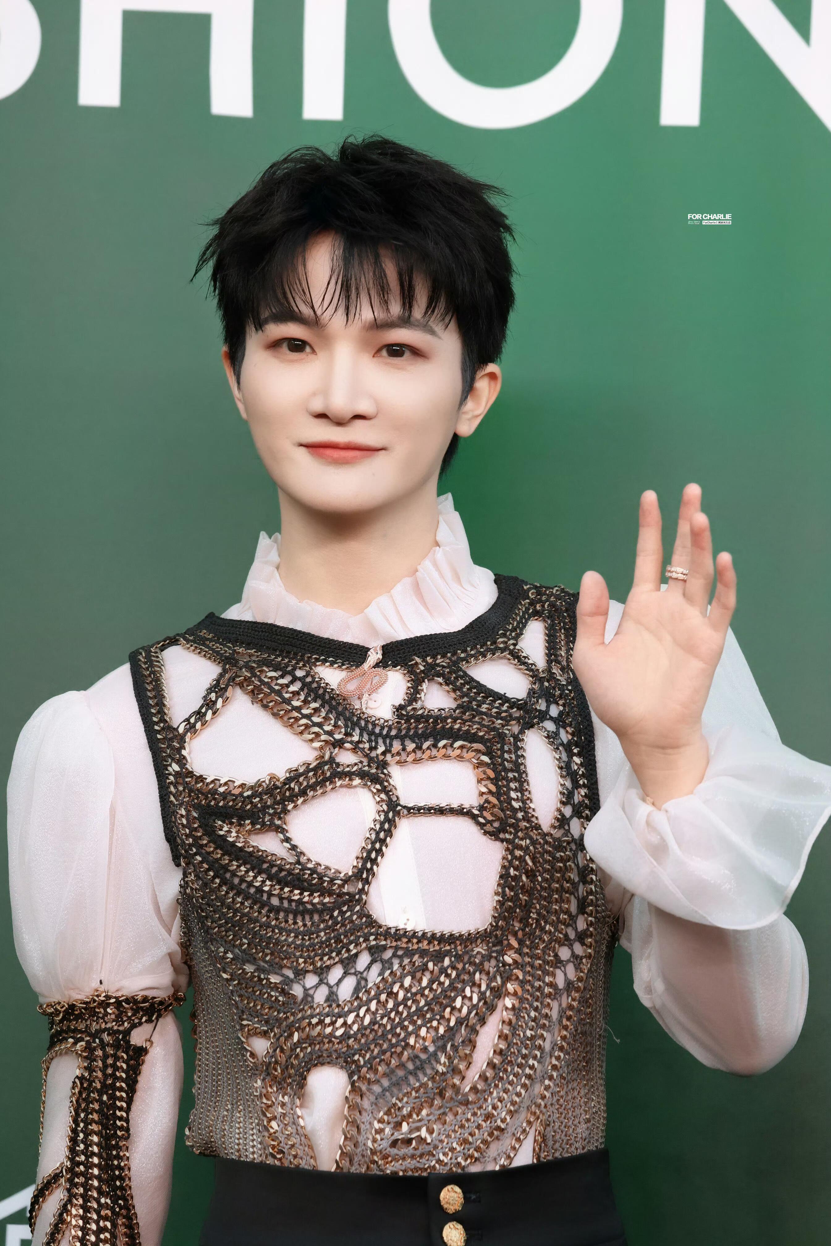 人群中最元气的是我们周深呀如何在VOGUE现场发现周深​​​