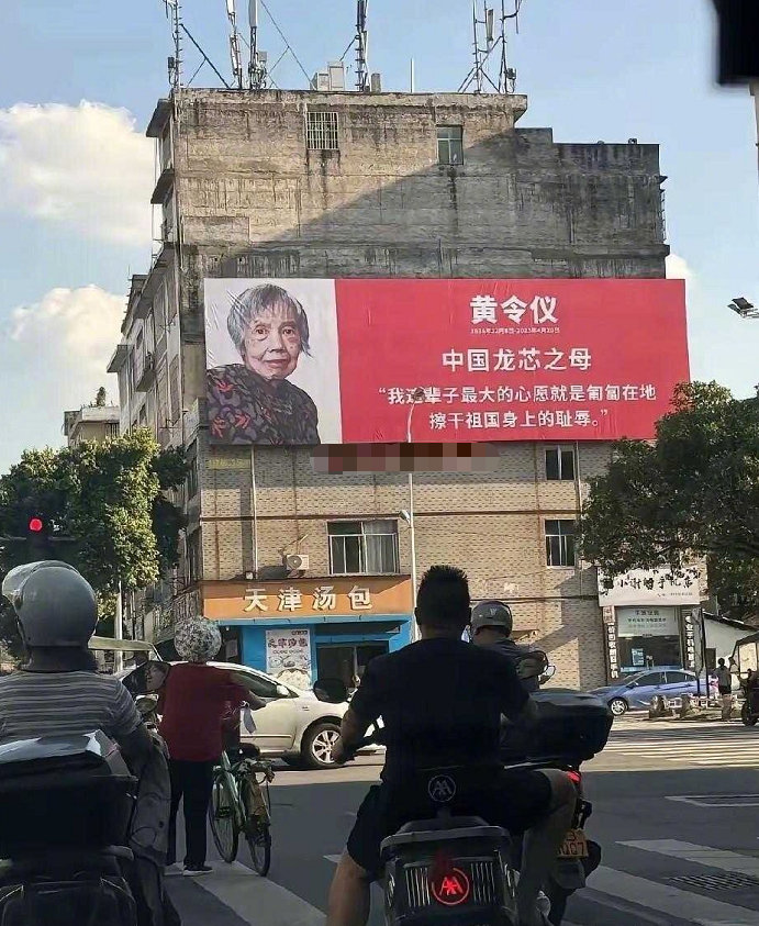这比明星海报更有意义吧？​​​