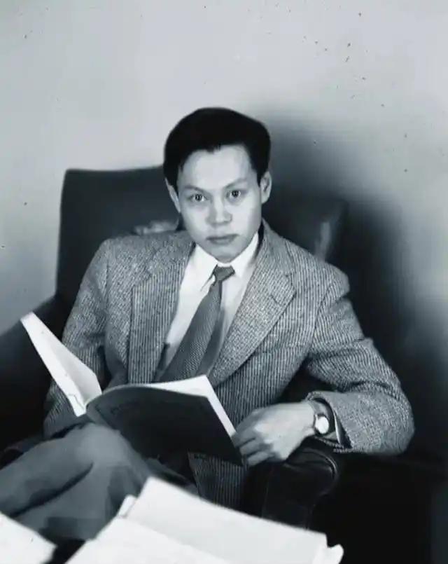 一张报纸击碎的迷梦：杨振宁的27岁，选奖金还是选星辰？1949年的芝加哥，