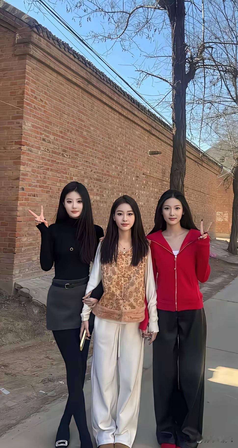 三个姑娘，两个是城里人一个是农村人，你能看出来吗？