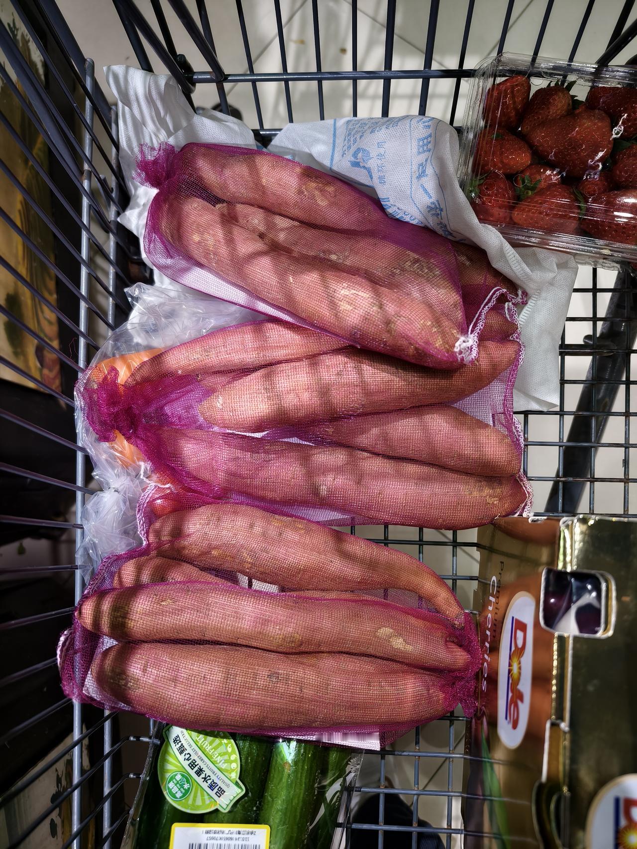 小时候农村成长经历深刻影响着我的很多习惯。。特别喜欢这种细长的大个头，生吃比