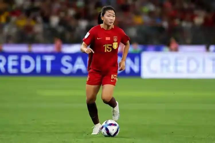 半决赛对阵日本，虽然看似实力悬殊，但也不是没有机会。日本的小快灵确实不好限制，