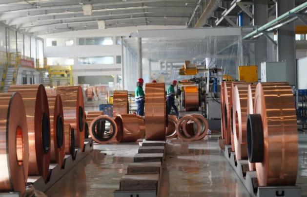 美国这次蒙了，最近美国大量囤积了铜，把铜价炒上天去了，可美国万万没料到，中国根本