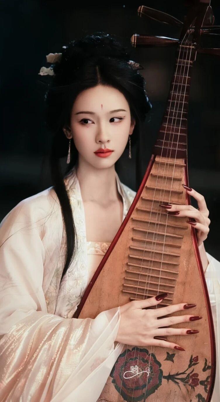 陈都灵才是内娱最会装的人！顶着一张人畜无害的脸，骨子里却是个冷血死磕的狠角