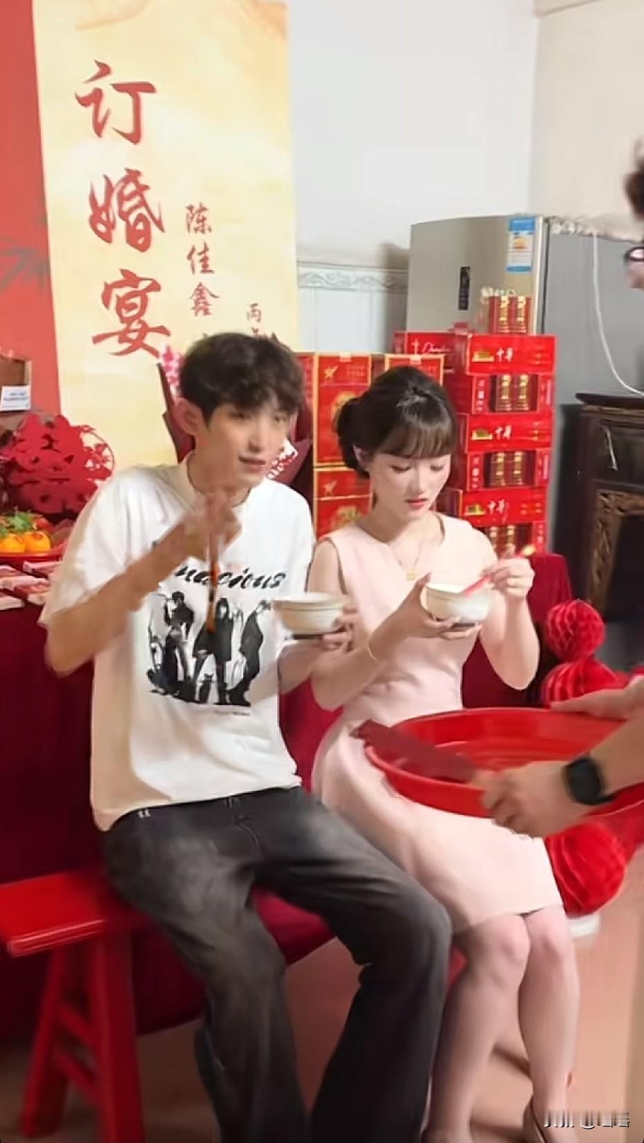 这对应该到法定结婚年龄了吧[微笑]