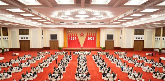 挫败台独，国防部表决心。7月31日，国防部在人民大会堂举办庆祝招待会，因为8月1