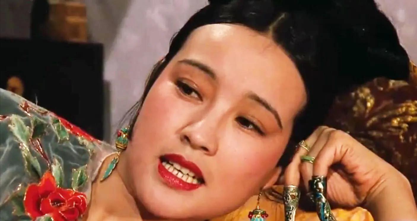 12岁的同治帝撞见慈禧与安德海，心中起了杀意。1868年春分，阳光倾斜地