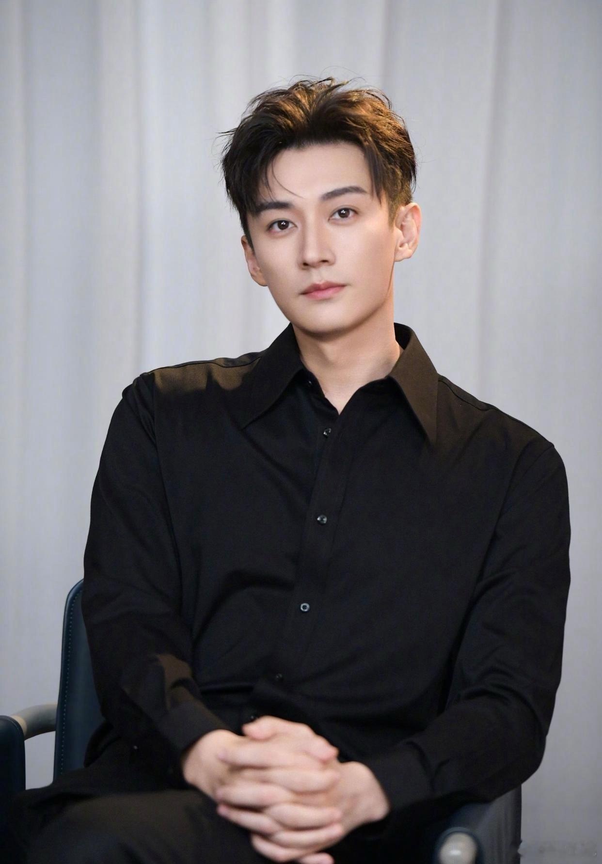 1.网传《兰香如故》男主一角，剧方前期接触过不少男演员，但当时没人愿意接，最后