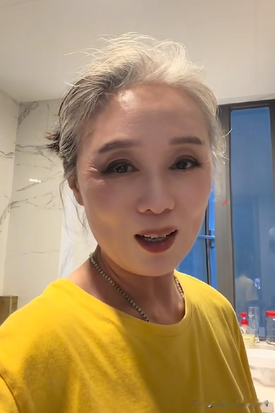 吴琼在个人的社交平台上发布了自己的日常生活，她说和阮巡做的饭是不一样的，她做饭