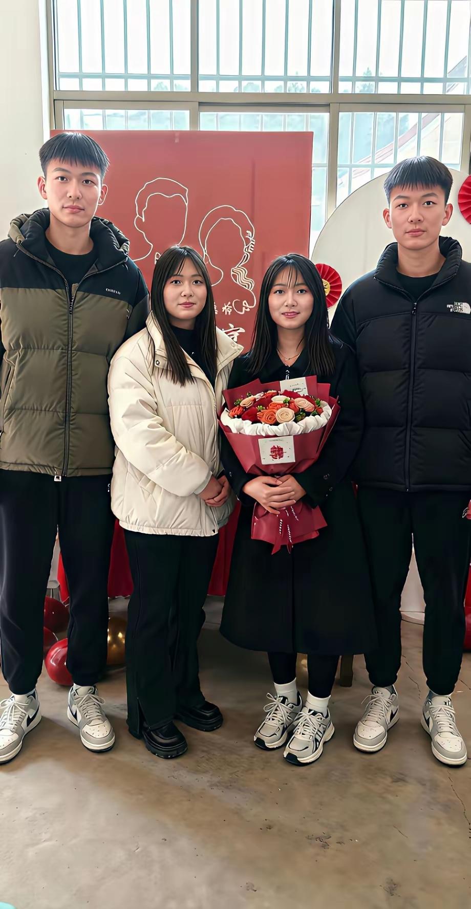 双胞胎娶双胞胎，要是晚上认错了咋办？[捂脸哭][捂脸哭]