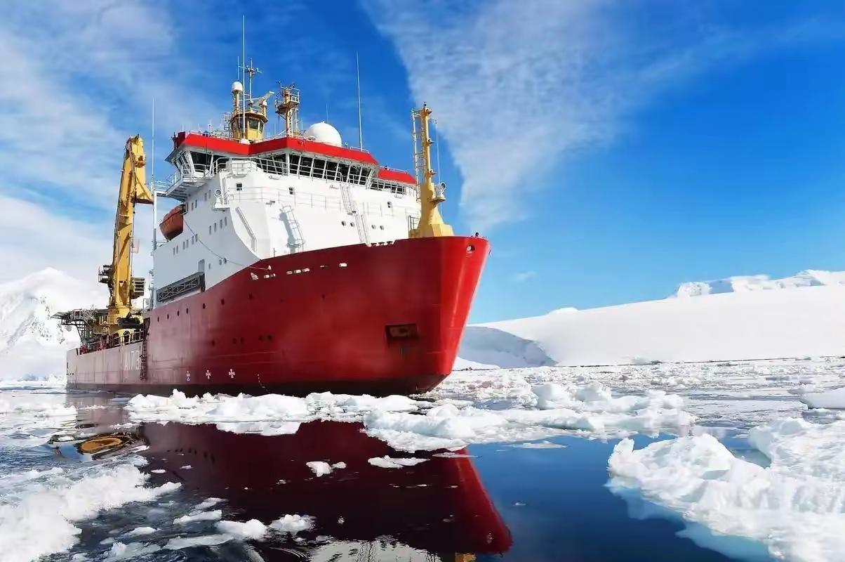 菲律宾为啥老在南海挑事？其实有几个原因。首先是“赌国运”式的站队。现在中美是世界