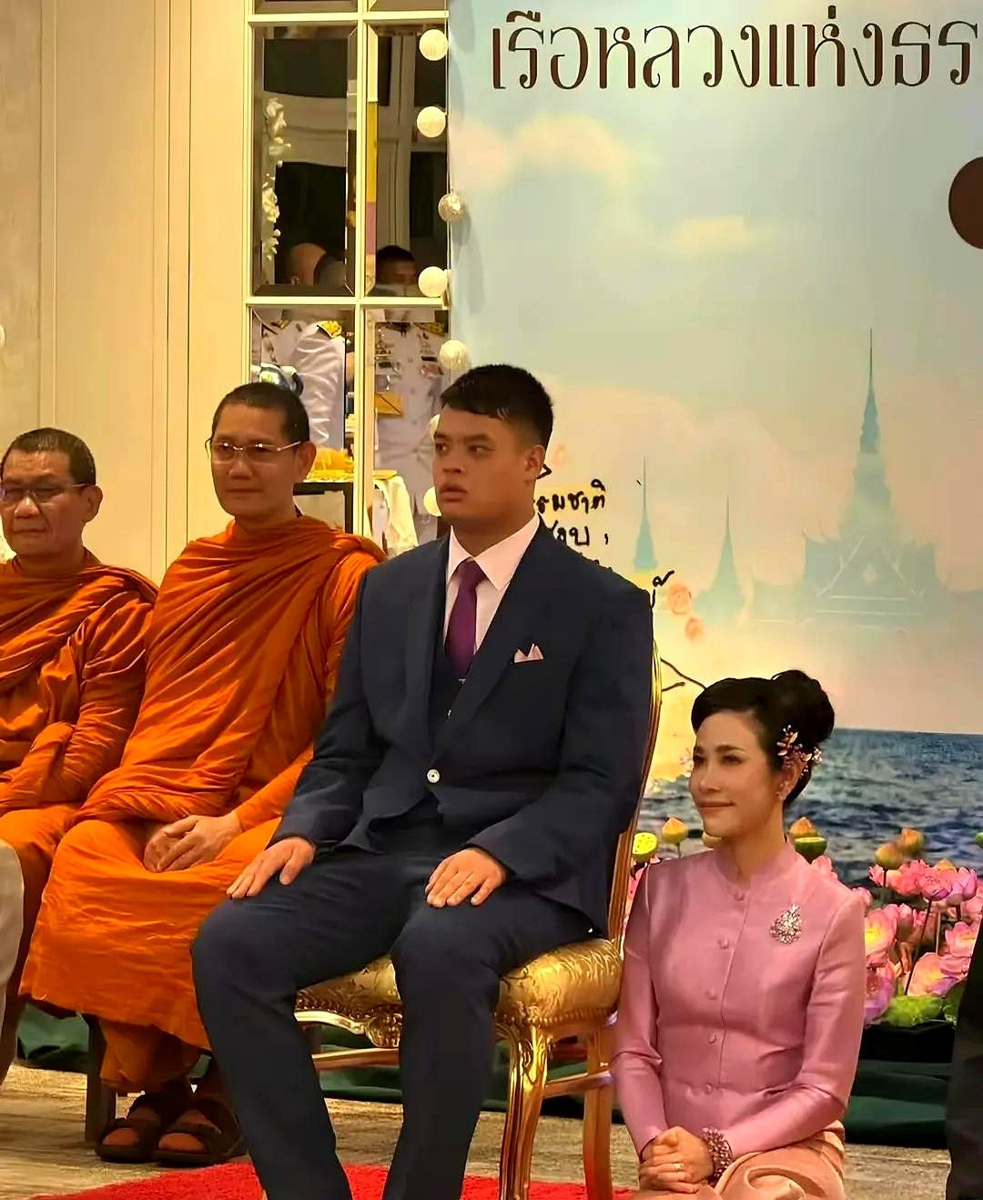 提帮功：对王后不敬，对贵妃献殷勤---