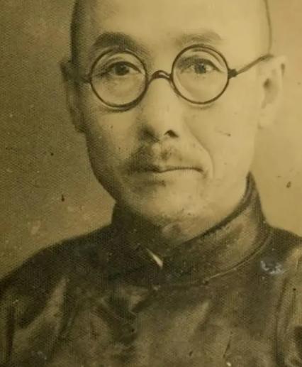 1939年，蒋介石送他去当炮灰，想要借日军之手除掉他，谁知，他却带着川军在湖北大