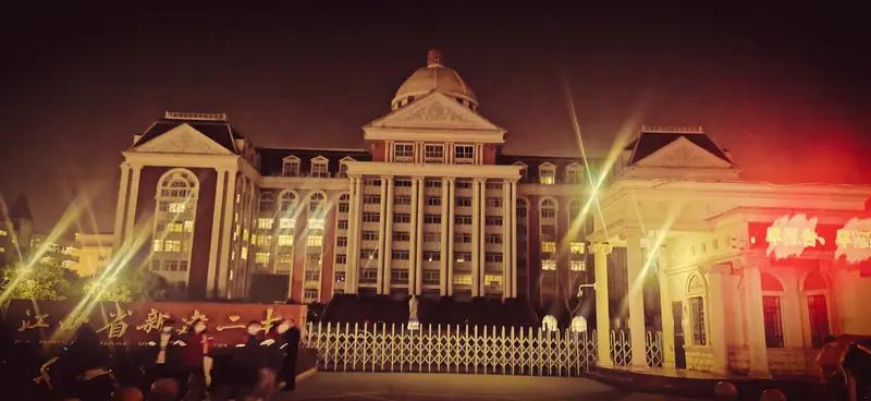 有一个同学教学教出情怀了。这个同学初中高中六年是在二中上的，大学毕业后在二中当老