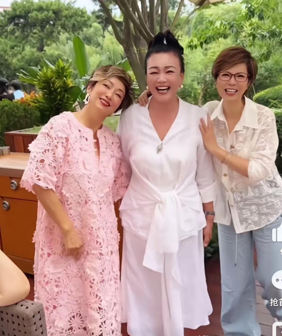 兰姐的状态真的是太好了，努力做了那么多，现在可以潇洒走一回。到处旅游，可以好好玩