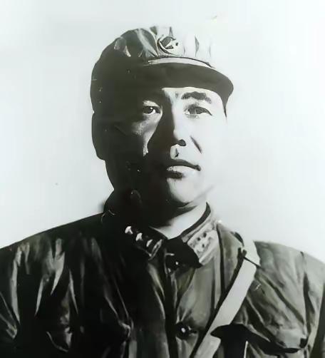 1967年，战斗英雄郭兴福，竟然狠狠地掐死3个子女。随后她他和妻子一起割腕，谁知