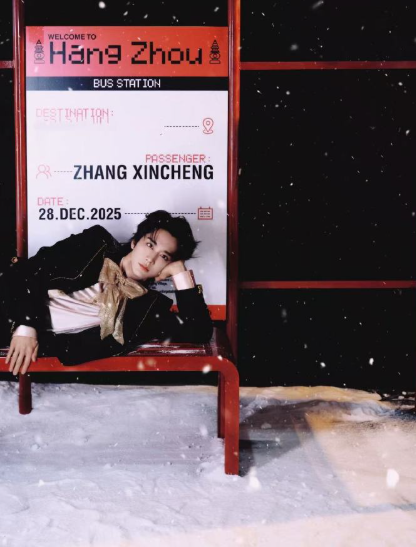 张新成的这个动作堪称经典，一年时间拍出四张神图，每一张都让人忍不住反复欣赏，这表