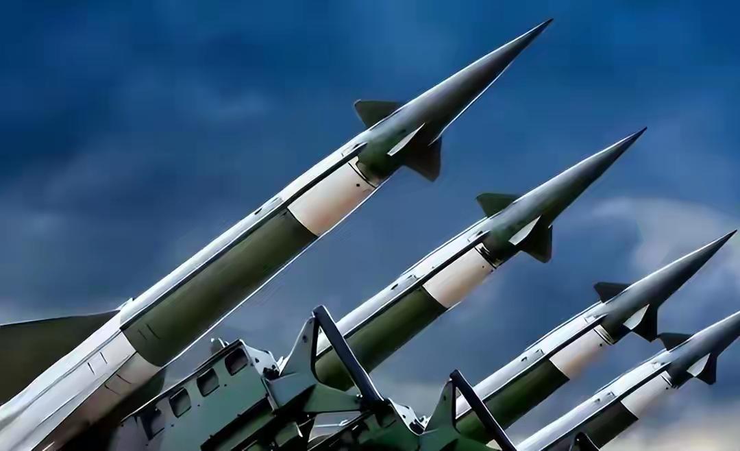 美媒：美已经有战胜中国的王牌，不用航母，打败解放军概率为92%。说白了，美媒