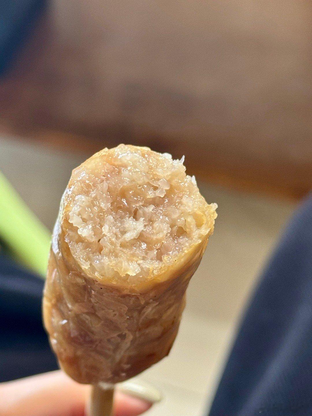 一口惊艳的糯米烤肠，[赞][赞][赞]​​​