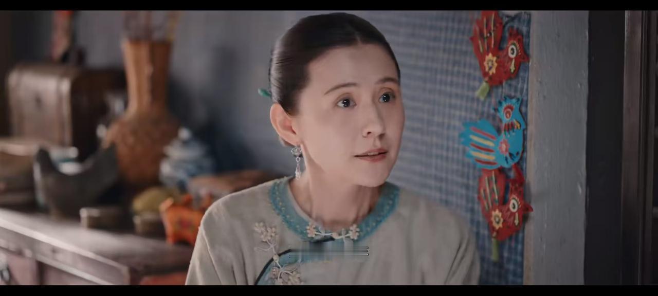 《灼灼韶华》中，陈大顺刚离世没多久，褚韶华的嫂子就着手把小姑子再卖一次。褚家