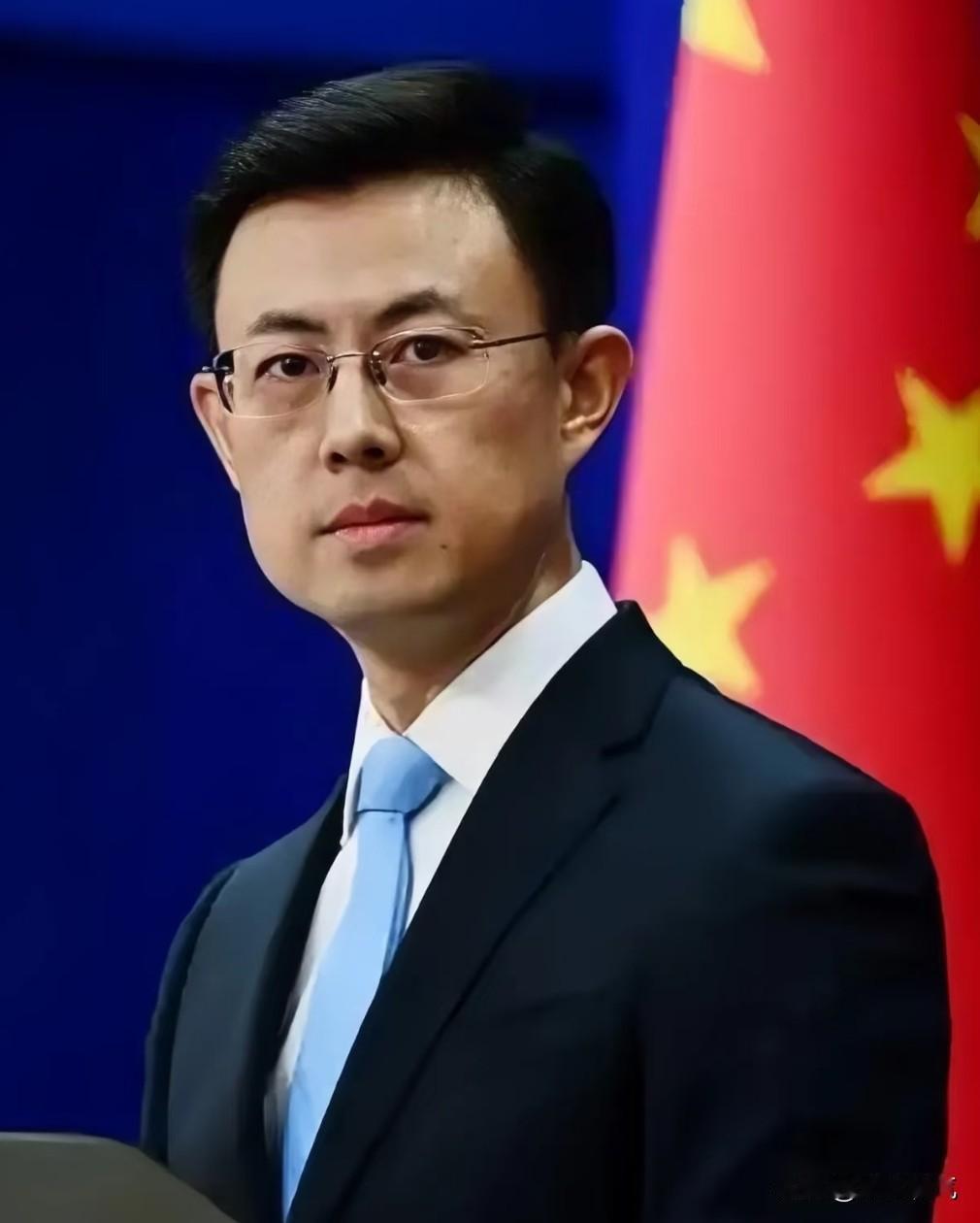 都尴尬了！乌克兰扣着两个中国公民一年，想还给俄罗斯，克里姆林宫那边摆手不要；想找