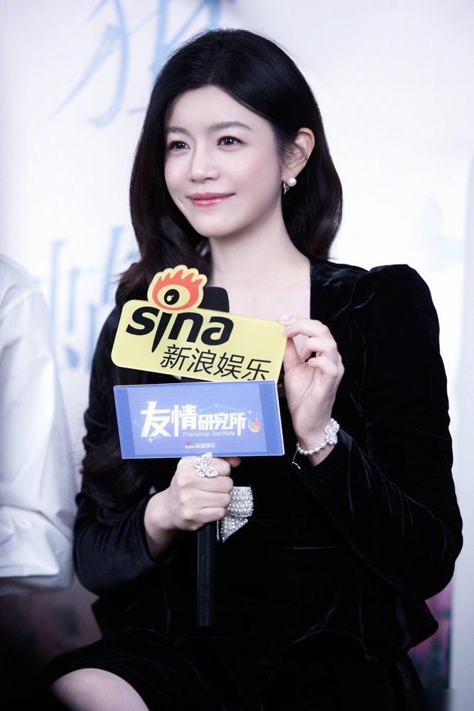 原来大家都错怪她了。陈妍希婚后住在内地一直带孩子，她这段时间的生活，大概