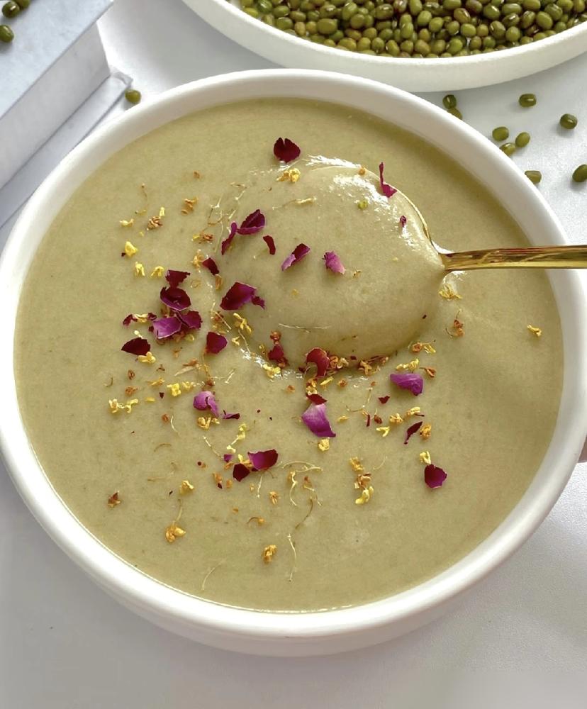 一个女人最好的滋养：吃好早餐这碗饭。​最近总被同事追问。​皮肤怎么越来越