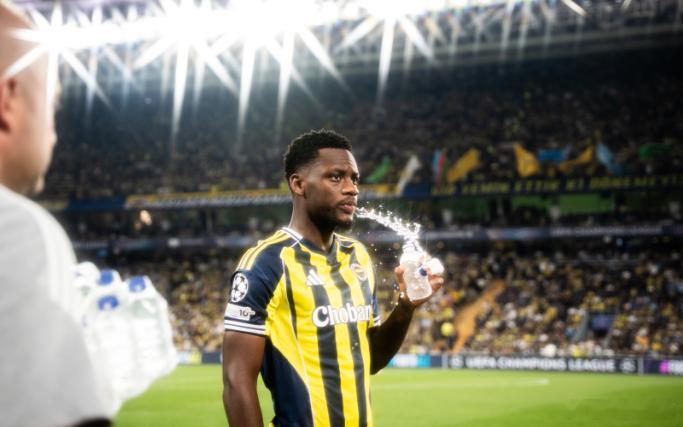 1月30日讯据记者YağızSabuncuoğlu报道，费内巴切已开始谈判终