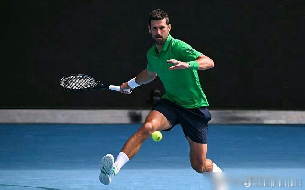 上山不易下山更难，当德约科维奇手握24个大满贯欣赏完顶峰的风景下山的时候，遇到正