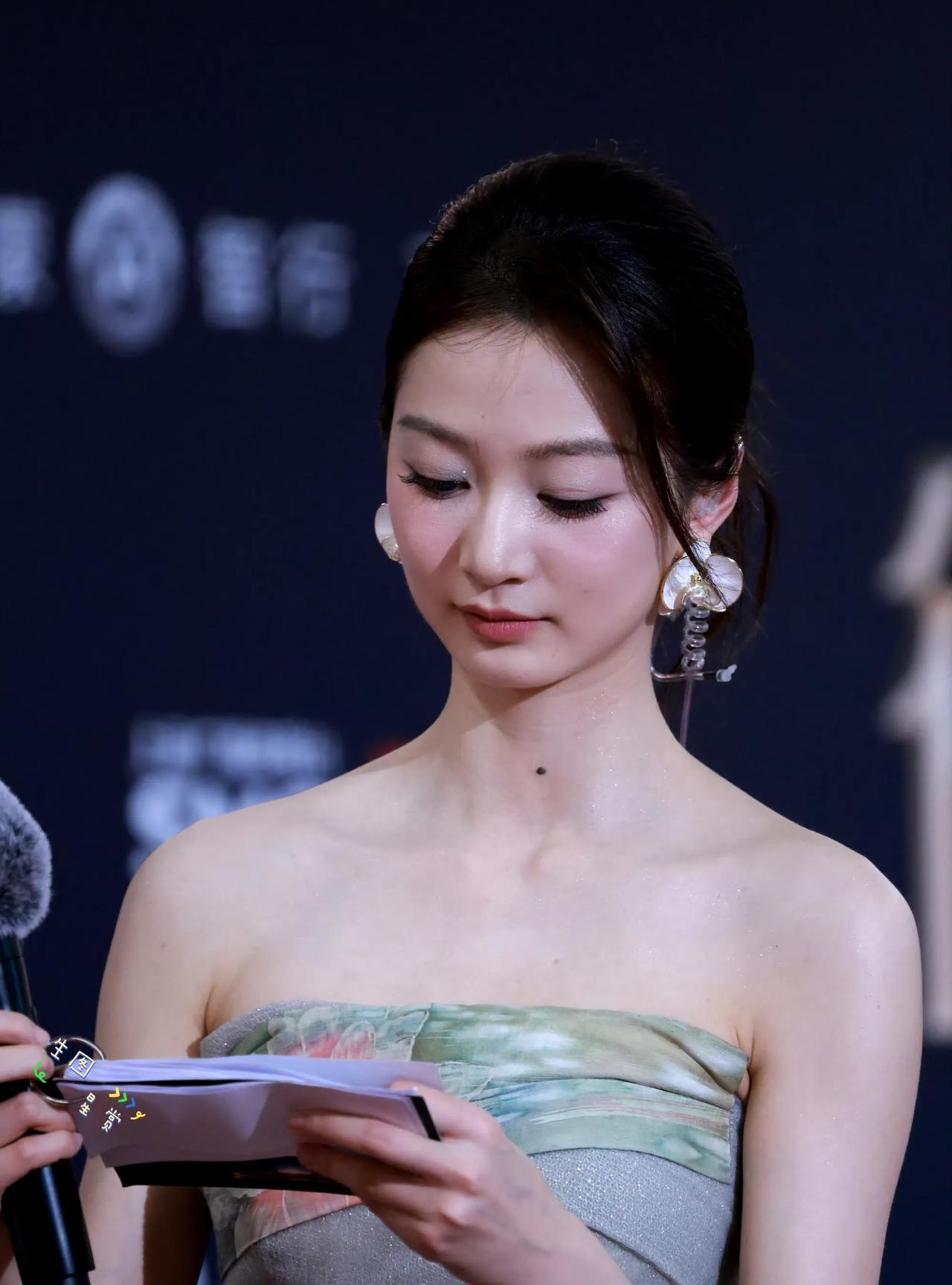 如果不是周涛、董晴都离开央视了，她应该也会去央视，而不是退而求其次的选择东方卫视