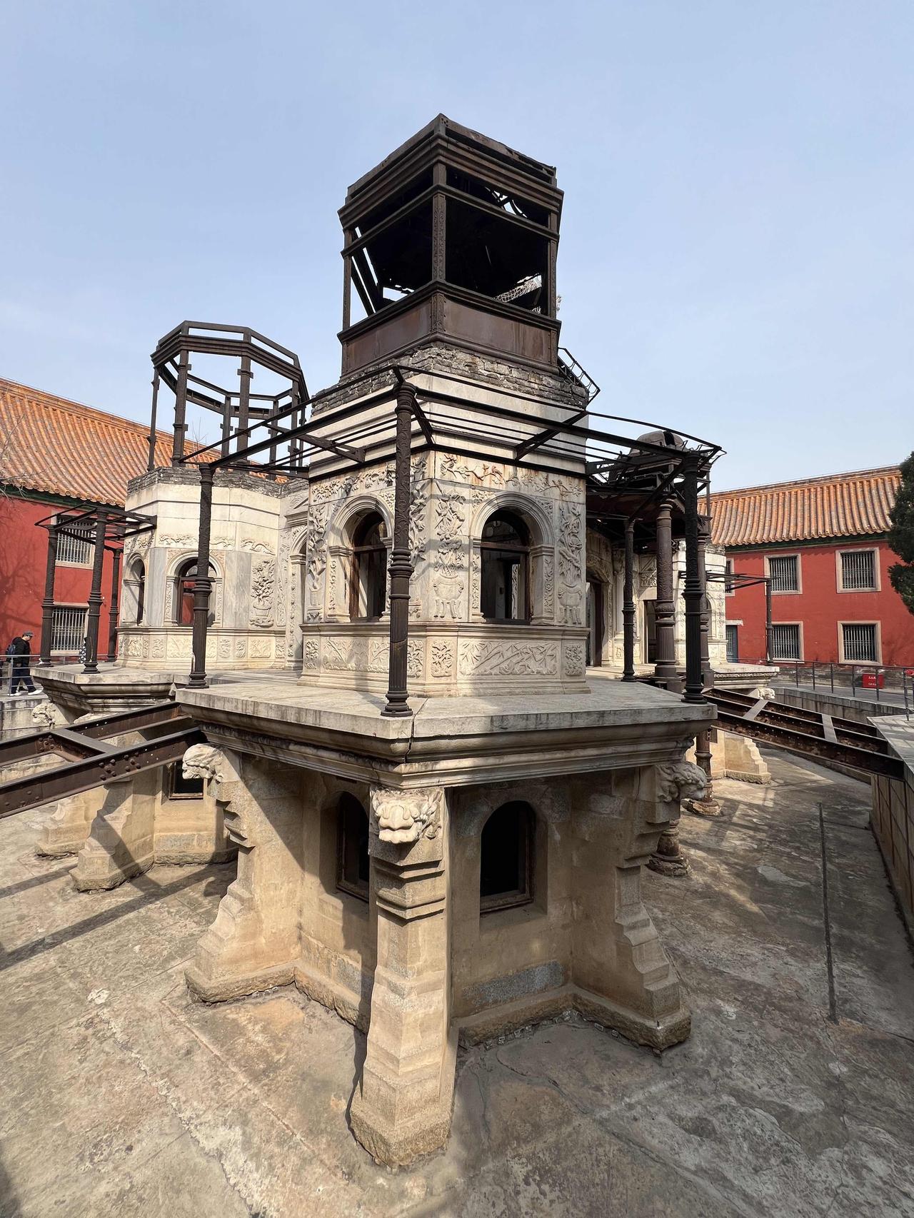 故宫里独占四个唯一的建筑：唯一的一栋西洋建筑；唯一一处火灾最多的宫殿，着了四次；