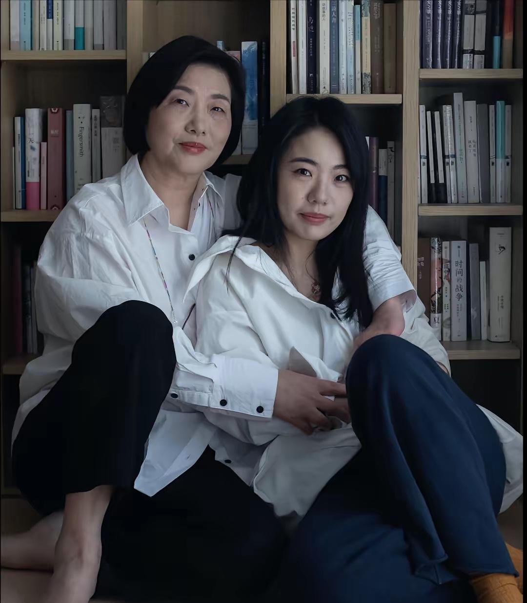蒋方舟硕士学位被撤销这事，之所以热度那么大，根源在于：蒋方舟并不是个案，生产蒋方