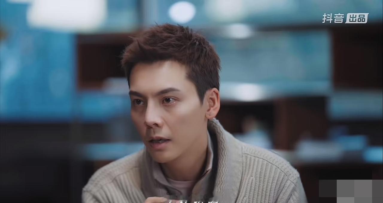 任达华当年捏住他肩膀说：留在香港，你最多当个伴舞。北上那年他24岁，在横店吃7