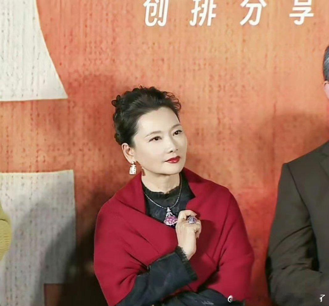 何赛飞说演员不存在保送何赛飞的回应清醒又通透，所谓演员“保送”本就是一场误会。演