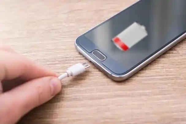 充到80%才护电池？最新权威实测，打碎全网充电焦虑。你充电的时候，是不是也