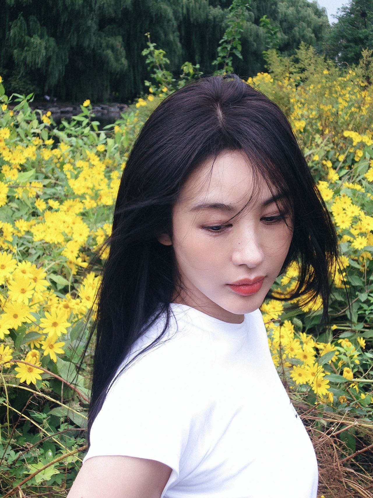 李菲儿溢出屏幕的鲜活感她让“鲜活”有了具体模样！李菲儿的照片根本不需要文案，上扬