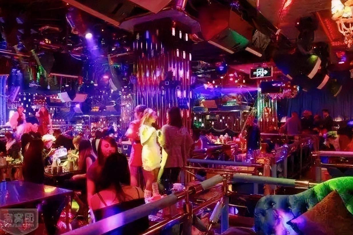 城市舞厅现在基本舞女分类解释这个问题，这次到成都两天走了三个区域舞厅。7月11