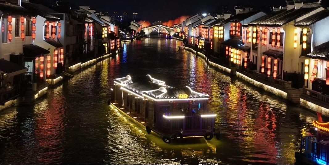 拉媒保纤往往不是个好活。最近，我有三两个朋友托我保媒。其中两位是家有女儿，