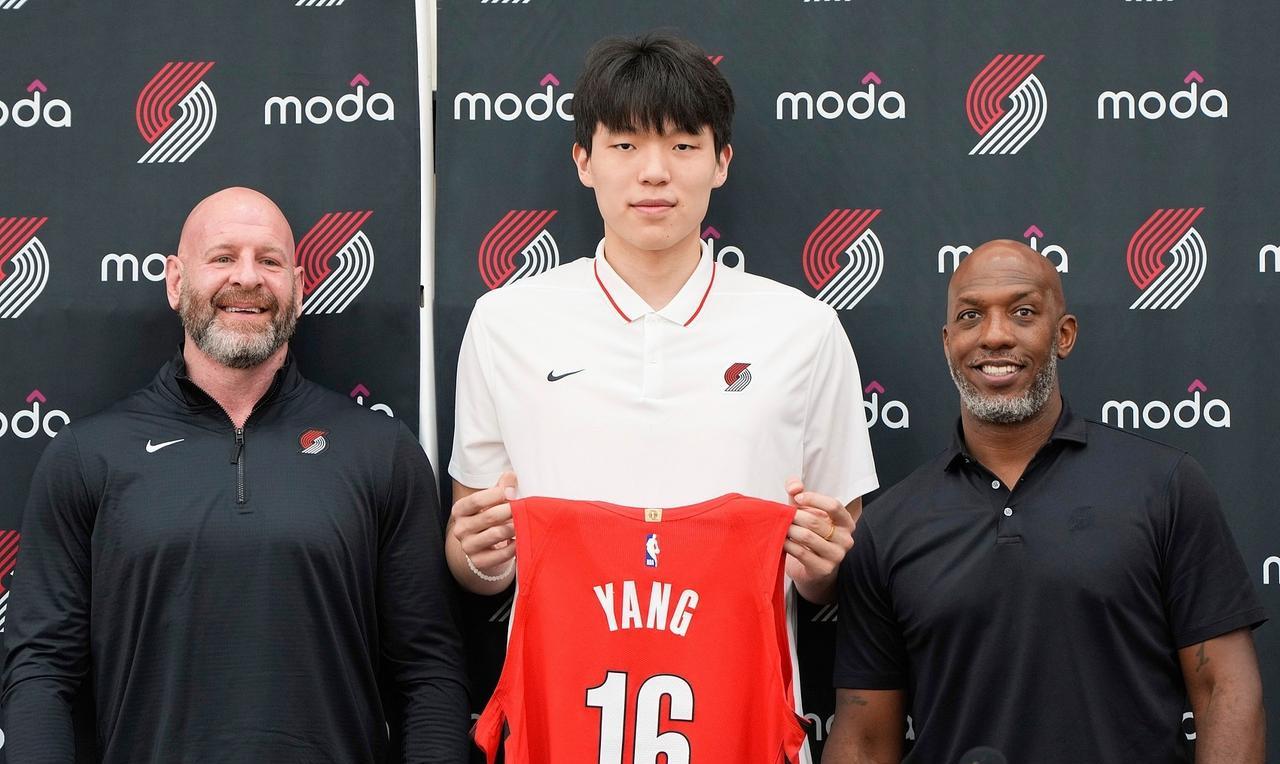开拓者为了杨瀚森也真是下了血本1、为了考察杨瀚森，去年开拓者主动联系中国男篮内