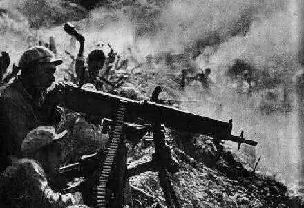 1955年，授衔仪式结束后，曾泽生流着泪说道：“感谢彭老总，是他让我赢得了中将的