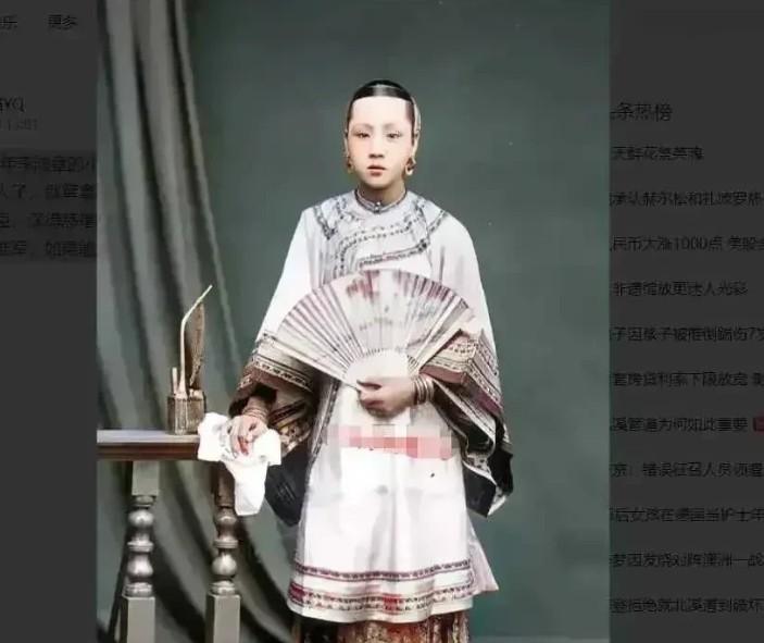 1892年的一张照片，上面的女子是晚清重臣李鸿章的小妾冬梅，相貌简直是天仙级别，