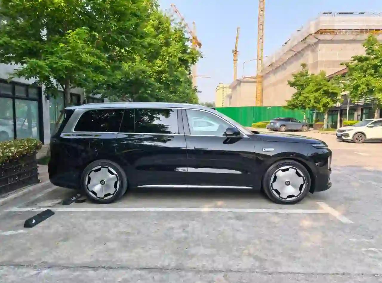 26万落地，说实话这个价格能买到这个级别尺寸的车，换做以前真的是想都不敢想，幸