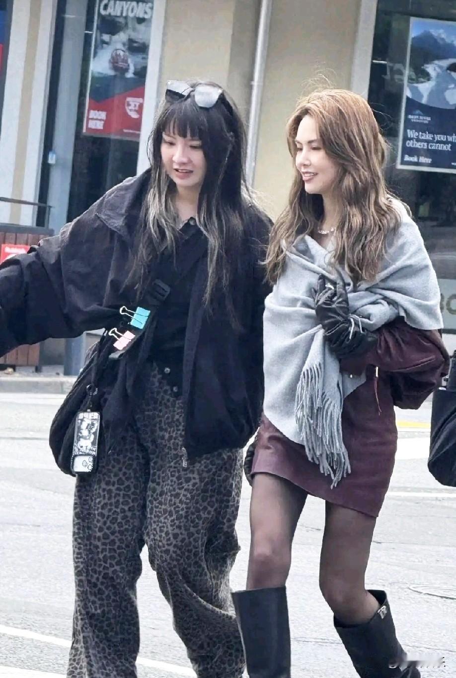 在新西兰皇后镇撞见昆凌，才懂啥叫“被幸福养出来的美”！快1米7的个头，巴掌小脸配