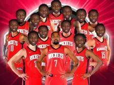 使劲摔，给我多摔几次，火箭这些小伙子们没有一点精神小伙的感觉。起初人们以为“火箭