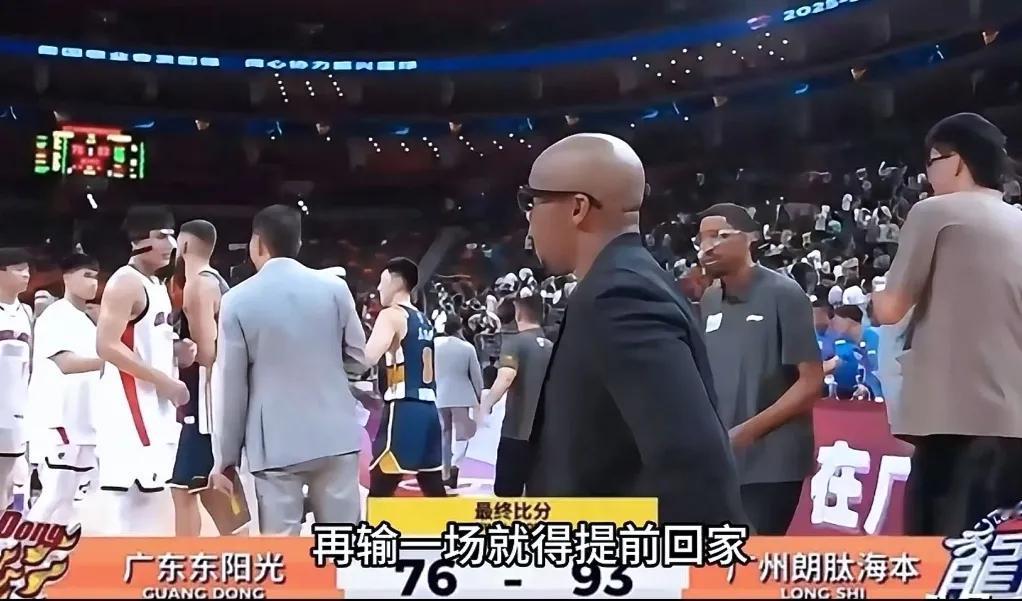 陈海涛&朱杜，休闲篇。陈海涛正喝着茶，忽听门外急促脚步声响起，心突一紧，茶杯落