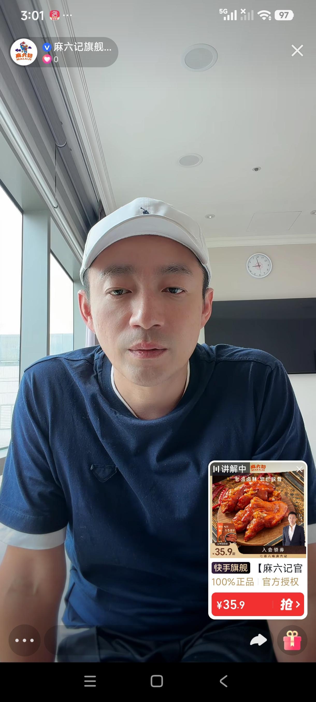 小菲这次可能真的累了。他怎么也不会想到，直播里说了些心里话，会引来更多讨论。